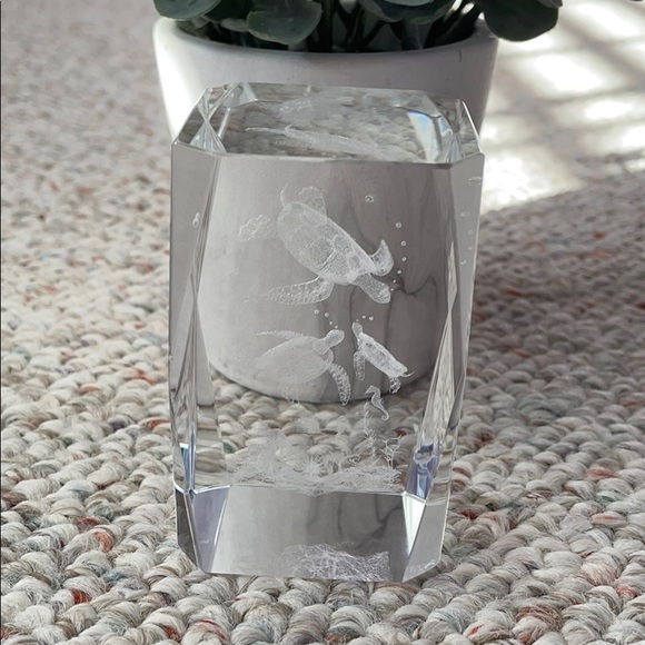 Turtles glass laser sculpture - Picture 2 of 2